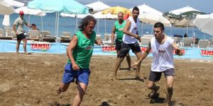 Plajda futbol coşkusu