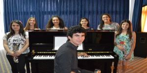 Genç Piyanistlerden Solo Piyano Konseri
