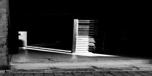 Gölgedeki inilti…