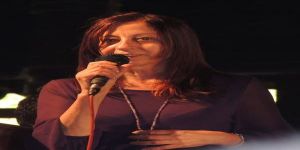 Barış elçisi şair: Neşe Yaşın