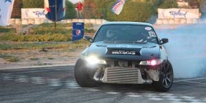 Driftçiler gece yarıştı