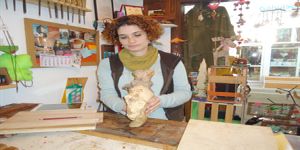 TAHTAYA BİÇİM VERMEK VE MÜGE AKKAYA