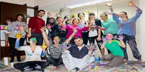 ‘PRINT YOURSELF’ ETKİNLİĞİNDE BOYALARLA DANS ETMEK