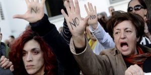 Kıbrıs Rum ekonomisi derin resesyonda