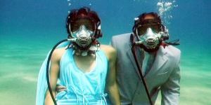 Mavi derinliklerde birleşen iki kalp…