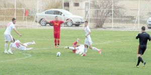Gençler ilk yarıda bitirdi: 2-1