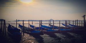 Venedik’te Gondollar Neden Siyahtır?