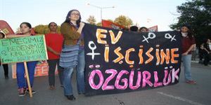 FEMİNİST ATÖLYE OLARAK BU YIFEMİNİST ATÖLYE OLARAK BU YIL DA 1 MAYIS’TA SOKAKTAYDIK!L DA 1 MAYIS’TA SOKAKTAYDIK!