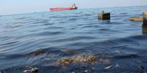 Larnaka sahillerini etkileyen katran temizlendi