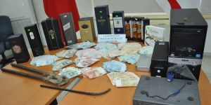 600 kiloluk çelik kasayı çaldı...