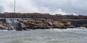 Girne'de deniz feneri yıkıldı