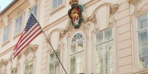 ABD elçiliklerinde Pazar alarmı