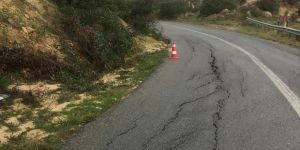 Avtepe – Kuruova köy yolu çöktü