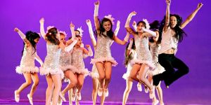 Yeni Yılı Dans Ederek Ve Şarkı Söyleyerek Karşılayın