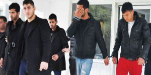 Demir, sopa ve levyelerle birbirlerine girdiler