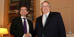 Eide, Yunanistan Dışişleri Bakanı Nikos Kocias ile görüştü.