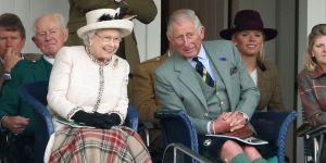 Kraliçe 2. Elizabeth kamuoyu önüne çıkt