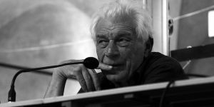 “Uçuşan Etekler: Bir Ağıt”