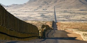 Trump duvarda ısrarcı