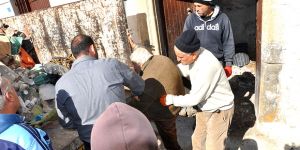 Biri tedavide,  diğeri ‘çöp ev’de