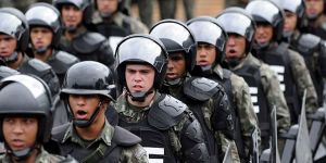 Bu kez meclisi polis bastı!