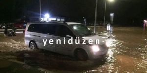 Dere taştı, yol sular altında