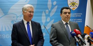 İngiltere, çözüme olan desteğini yineledi