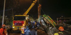 Tayvan'da tur otobüsü devrildi: 17 ölü