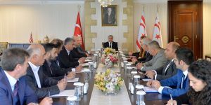 Akıncı, siyasi partiler ile bir araya geldi