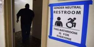 Trump, 'tuvalet yönergesi'ni kaldırdı