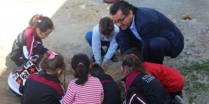 Erhürman Alayköy’de miniklerle ağaç dikti