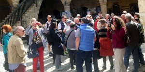 Otellerin yarısı boş