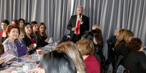 AKEL'den 'Kadınlar Günü'nde çözüme vurgu