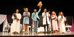 Tiyatro oyunu sahnelendi, sergi açıldı