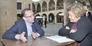 "Masaya geleceklerini düşünüyorum"