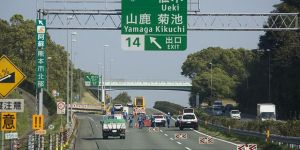 Japonya'da ehliyetini veren yaşlı sürücülere cenaze hizmeti indirimli