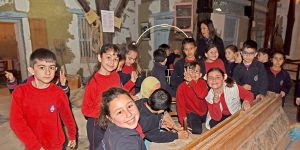 Kendi kültürlerini yerinde incelediler