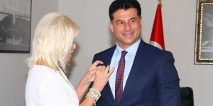 Ajda Pekkan’dan Özgürgün’e nazar boncuğu!