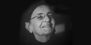 KESTİM KARA SAÇLARIMI