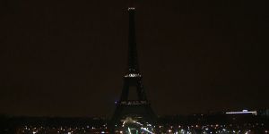 Eyfel Kulesi karartıldı 