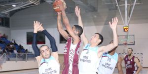 İlk finalist YDÜ: 85-82