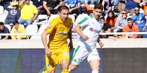 Derbi galibiyeti avantaj getirdi