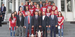 YDÜ başarısını kutladı