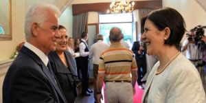 Sarayda veda yemeği