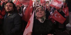 TÜRKİYE'DE EVET-HAYIR AYRIŞMASI