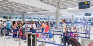 Larnaka ve Baf'a 24 saatte 60 bin yolcu!