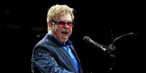Elton John ölümcül bakteri kaptı