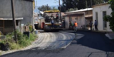 Lefkoşa'da asfaltlandırma çalışmaları devam ediyor