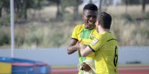 Binatlı top başı yapıyor