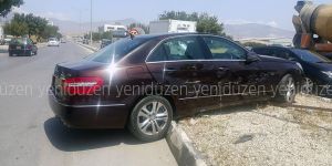 Eski bakanın aracına kamyon çarptı